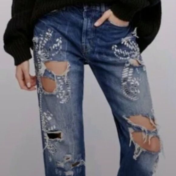 NEW FREE PEOPLE CEM EMBELLISHED BOYFRIEND JEANS 26 NEW NWT - Picture 2 of 5